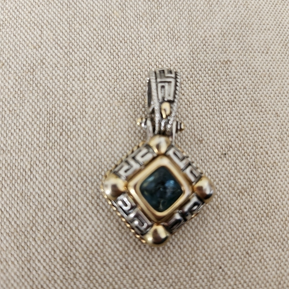 Faux Topaz Pendant and pierced earrings - Picture 3 of 9